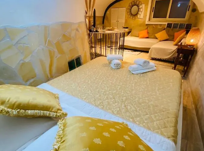 Ancient Mansion Apartment